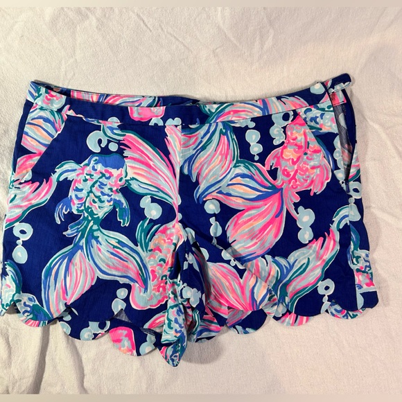 Lilly Pulitzer fish printed scallop edge shorts. - Picture 4 of 4